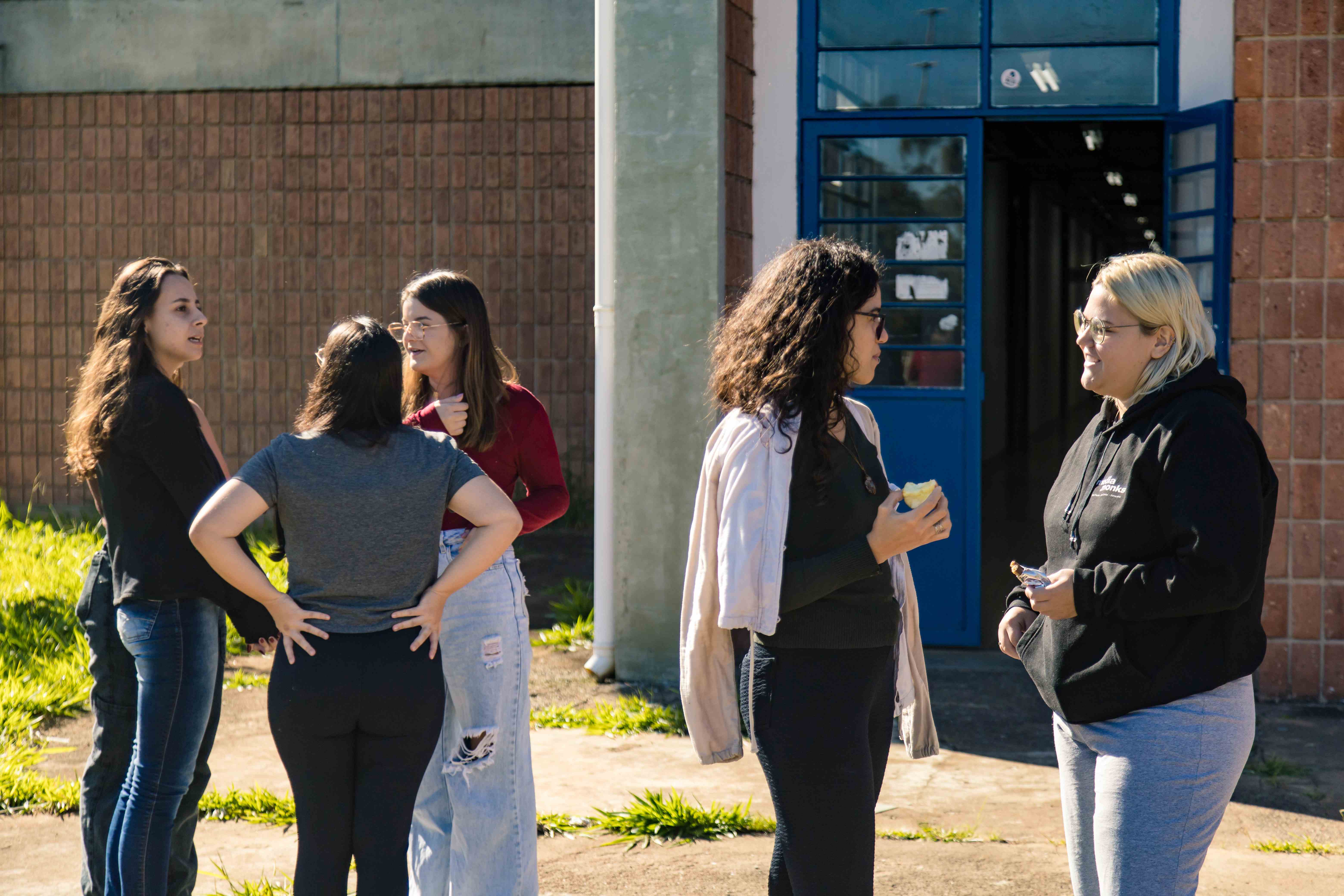 Edital 069/2026 - Observatório Mulheres: seleção de pós-graduandas do gênero feminino