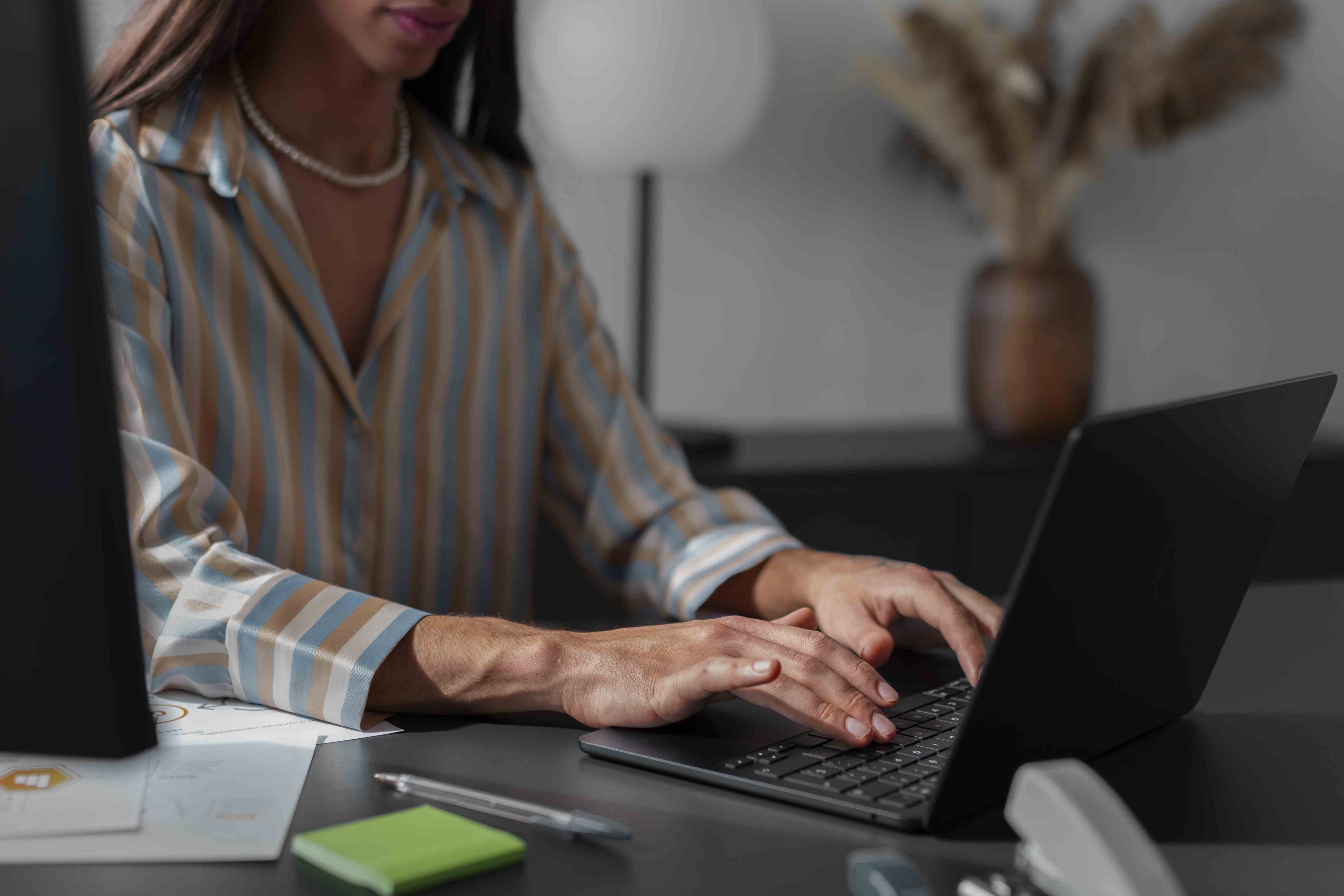 Assistente Administrativo: seleção de profissionais com experiência em secretaria de curso em EaD