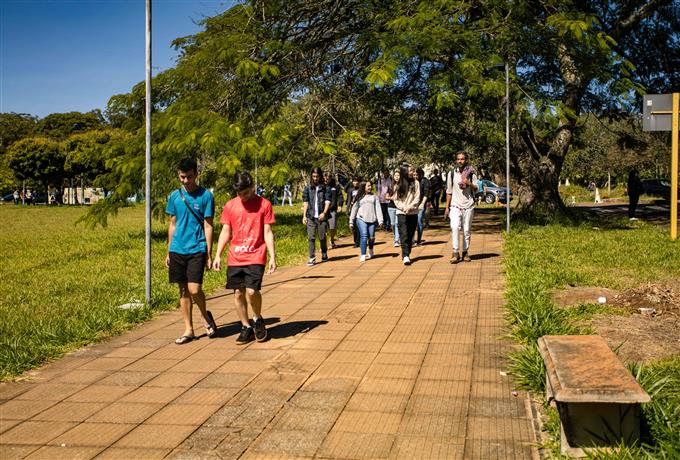 Resgate da dignidade humana e pertencimento: edital seleciona estudantes de graduação